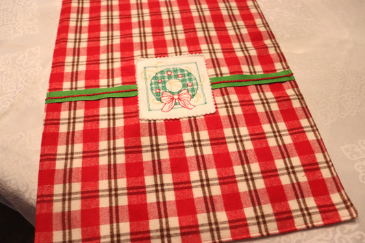 Red and Green Table Runner Christmas Wreath Embroidery