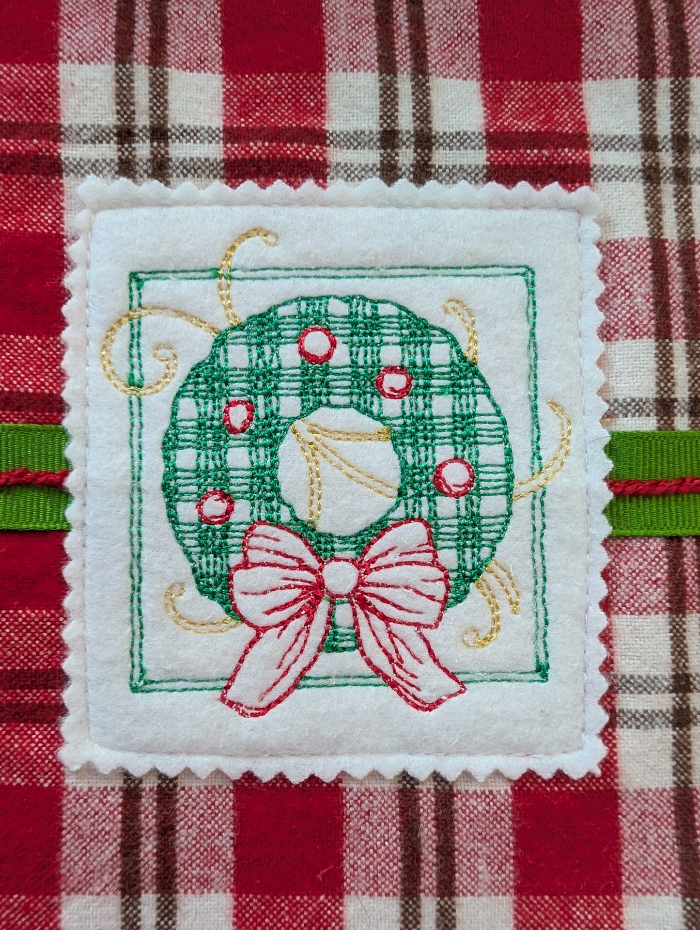 Red and Green Table Runner Christmas Wreath Embroidery