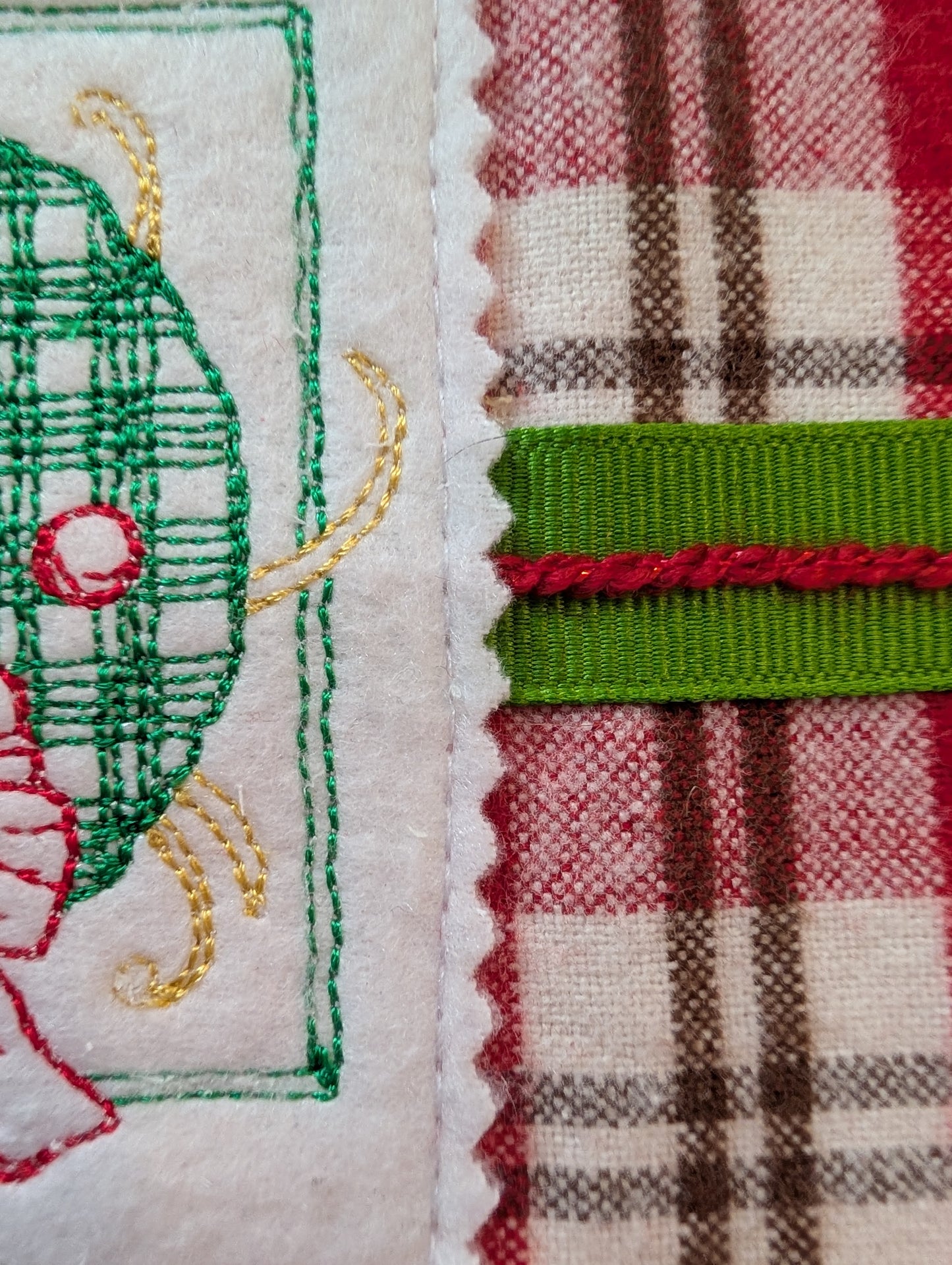 Red and Green Table Runner Christmas Wreath Embroidery