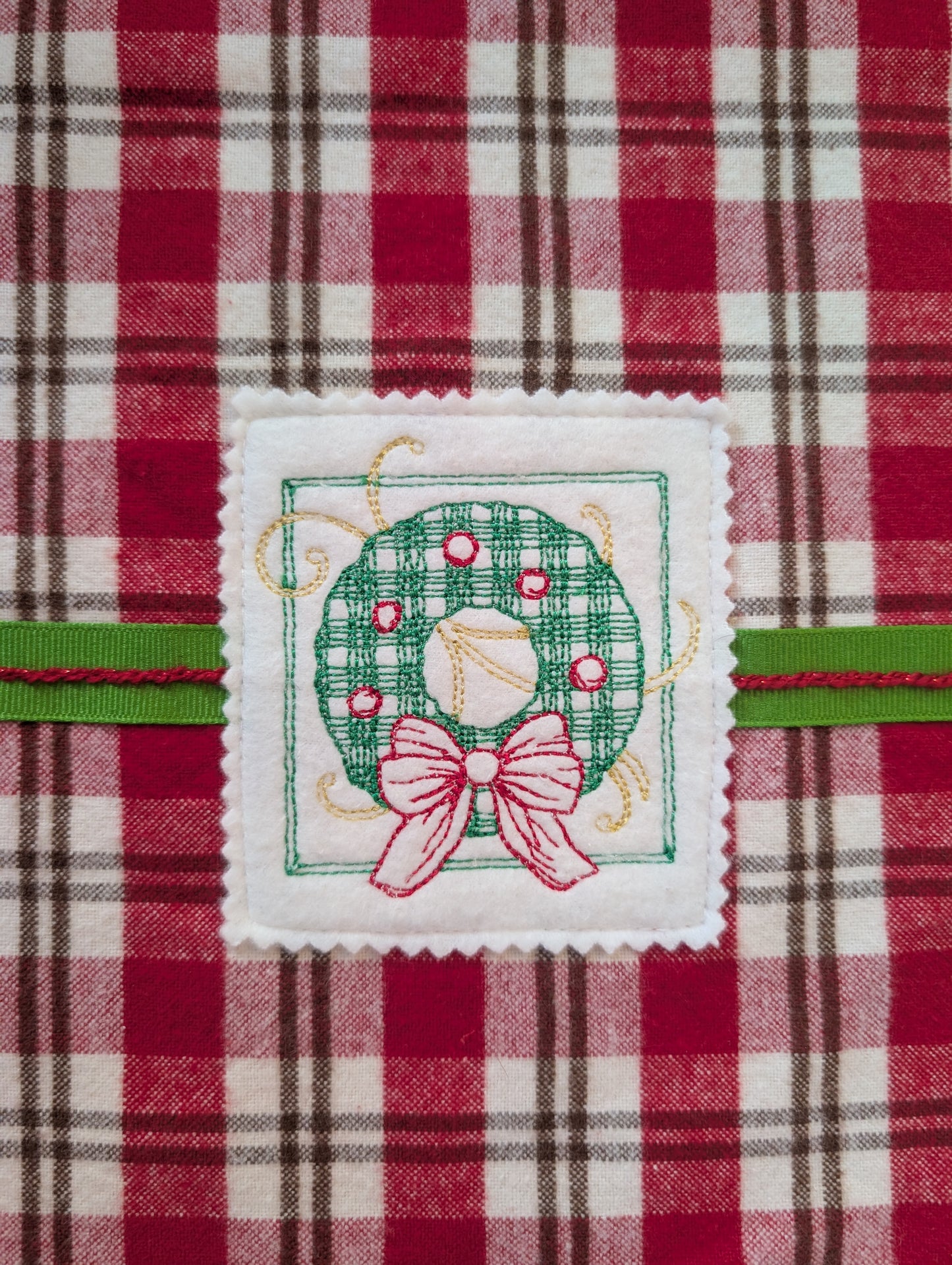 Red and Green Table Runner Christmas Wreath Embroidery