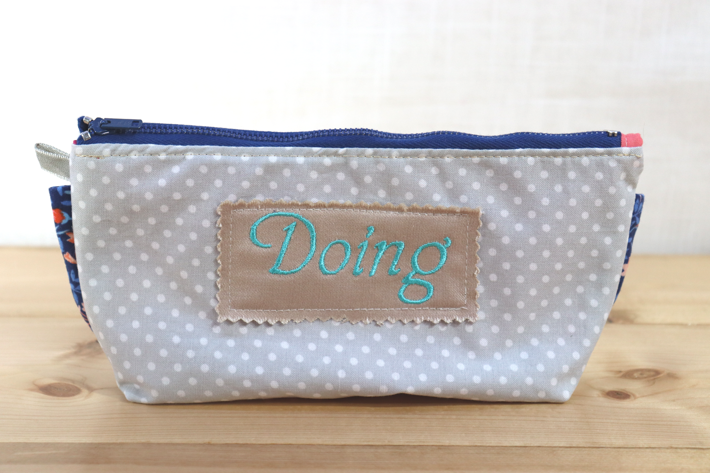 Zipper Pouch Bag - Embroidery Doing Gray
