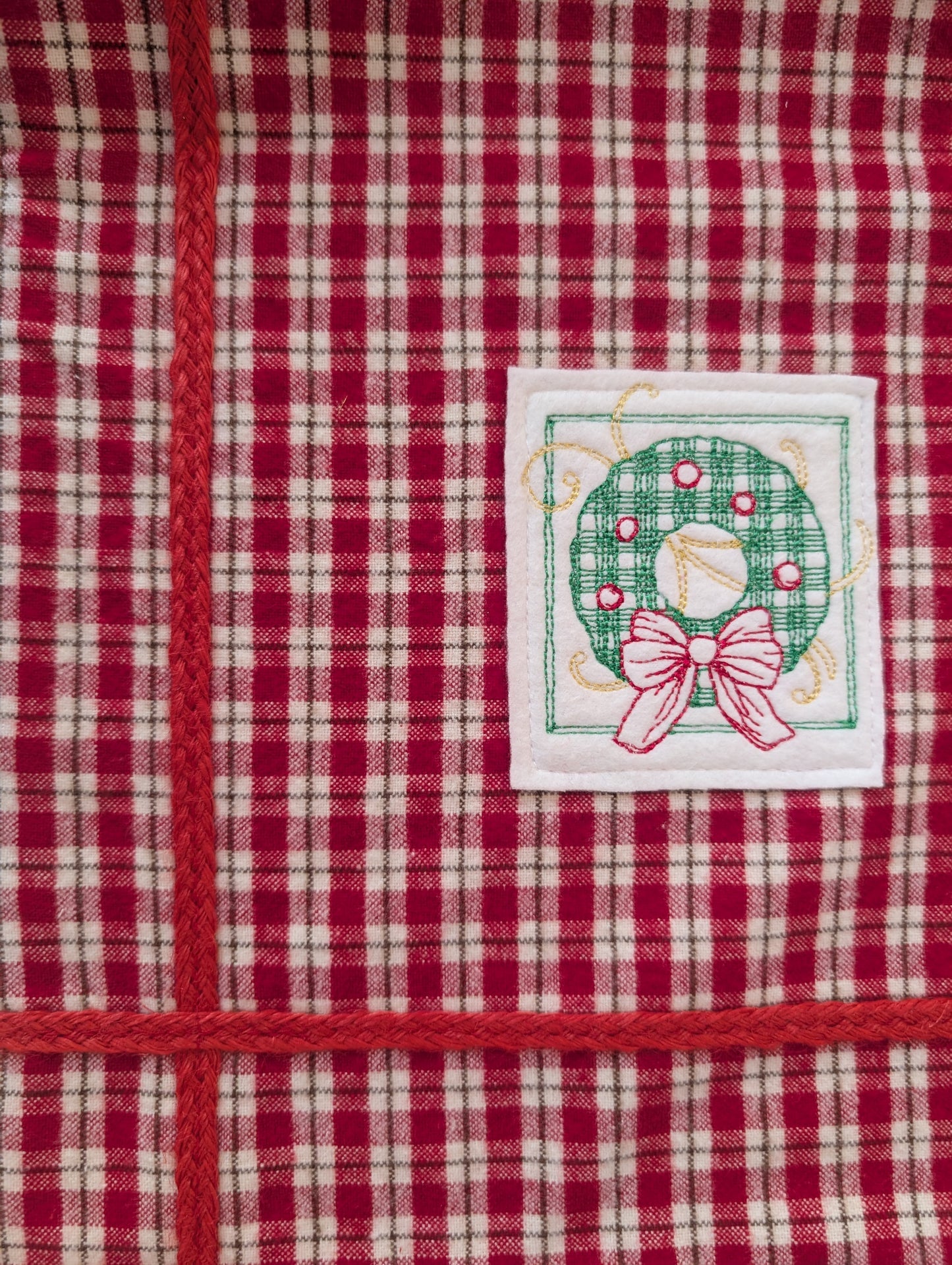 Table Runner Christmas Wreath Embroidery Red Trim