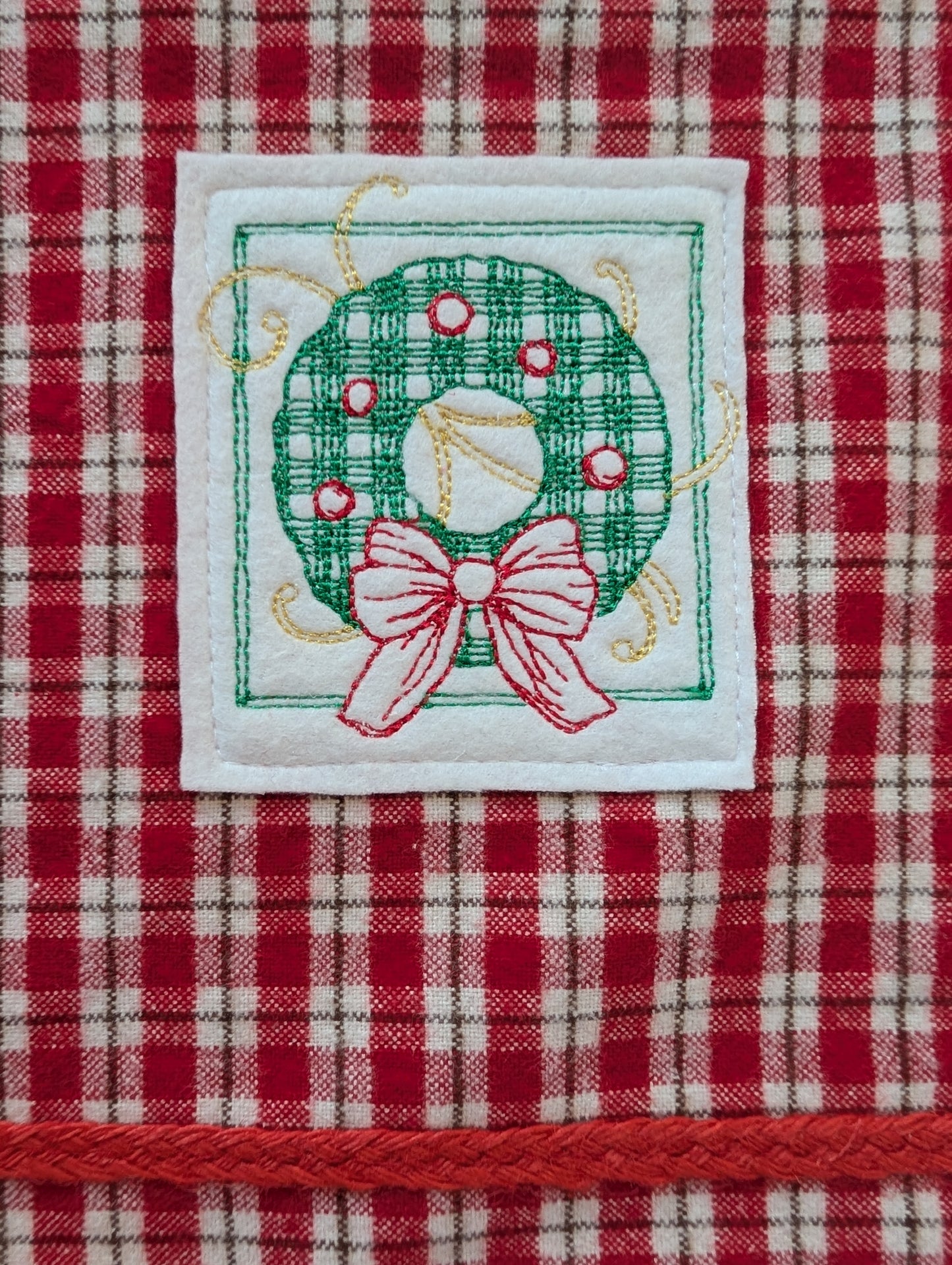 Table Runner Christmas Wreath Embroidery Red Trim