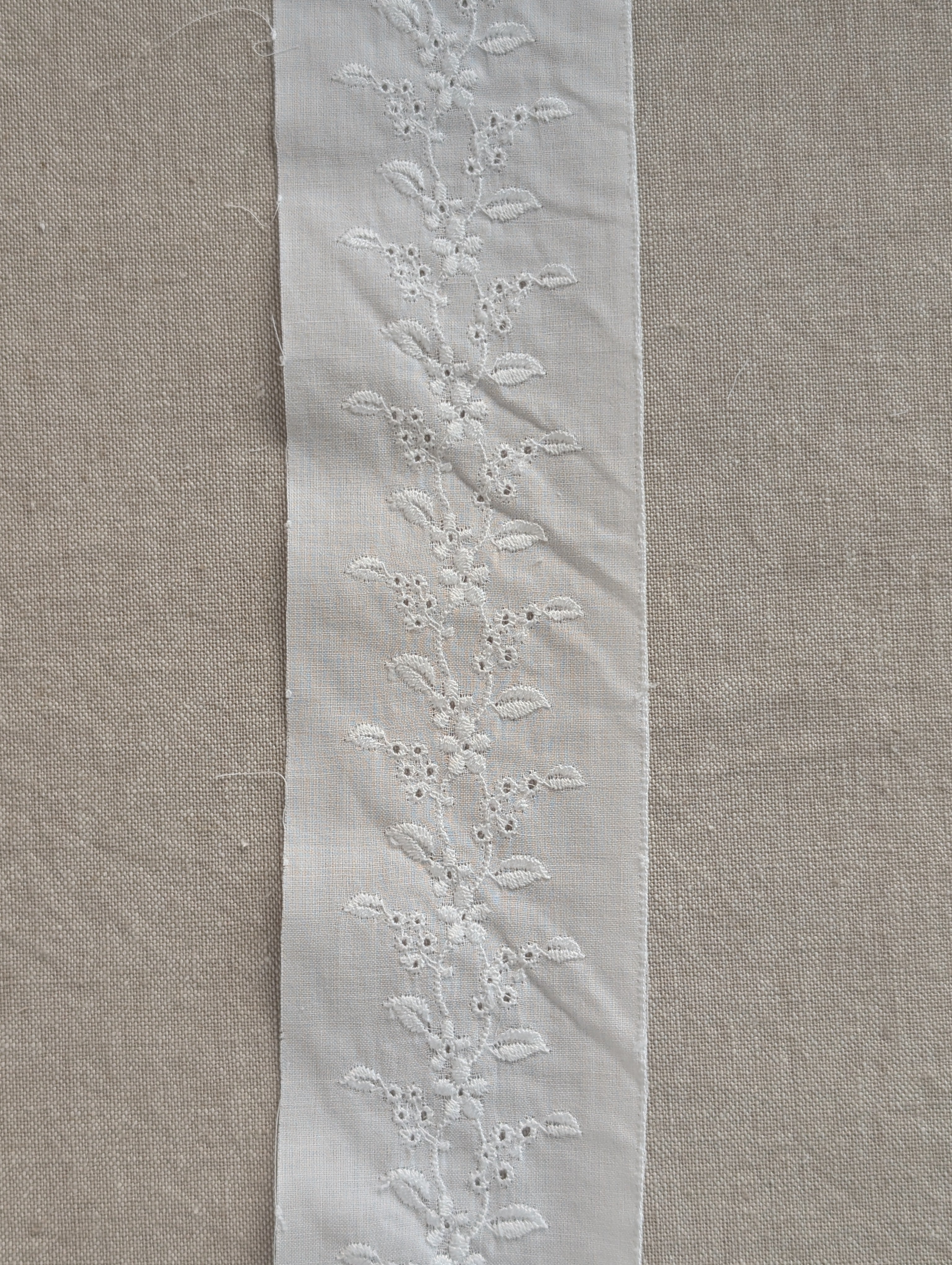 Stina スティナ embroidery gray M Martha Pullen Cotton Swiss Embroidery Insertion in White - Flower
