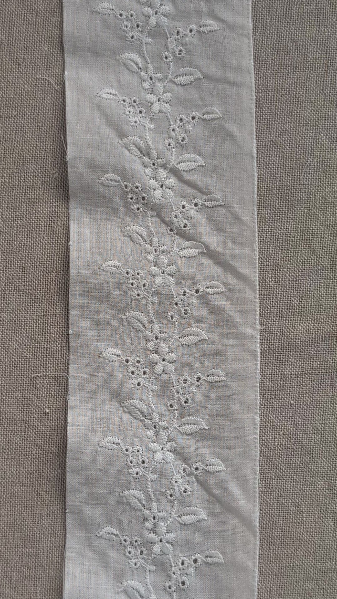 Stina スティナ embroidery gray M Martha Pullen Cotton Swiss Embroidery Insertion in White - Flower